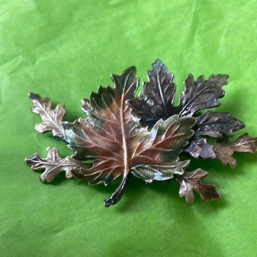 Vintage KC leaf pendant.